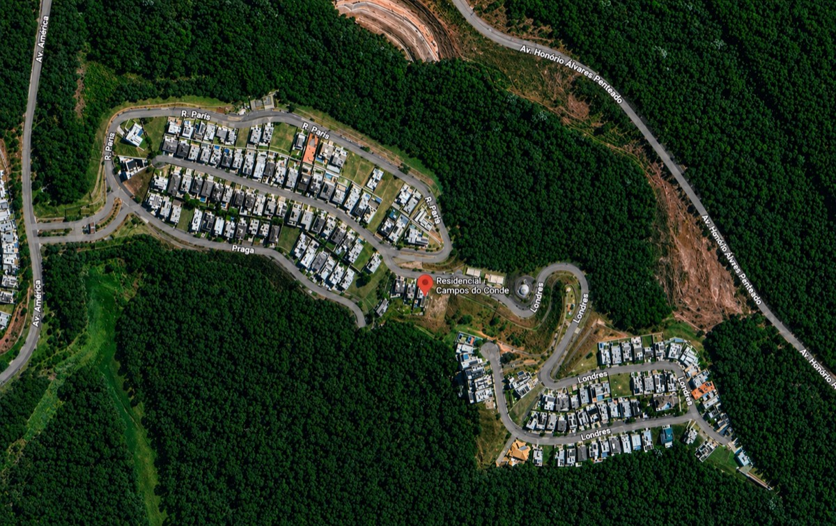 Aerial view of Campos do Conde Residential showing the lot layout amid preserved forest