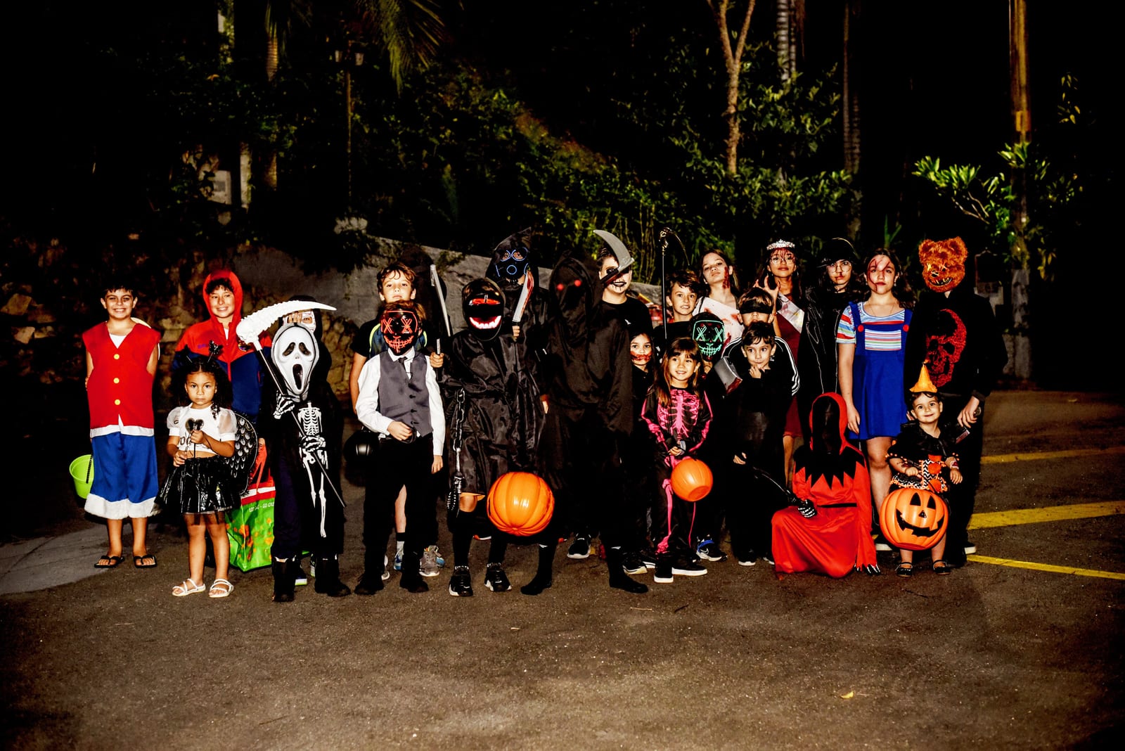 Festa de Halloween do Campos do Conde com moradores fantasiados